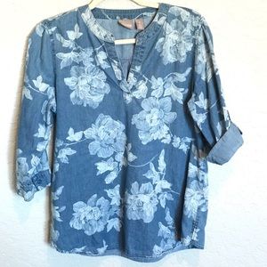 CHICO’S Chambray Floral Light Denim Top Blouse Medium